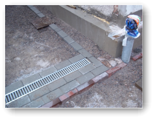 Sockeldämmen und Pflastern Sockeldämmen und Pflastern