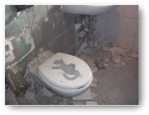 Waschbecken und WC kommt alles neu Waschbecken und WC kommt alles neu